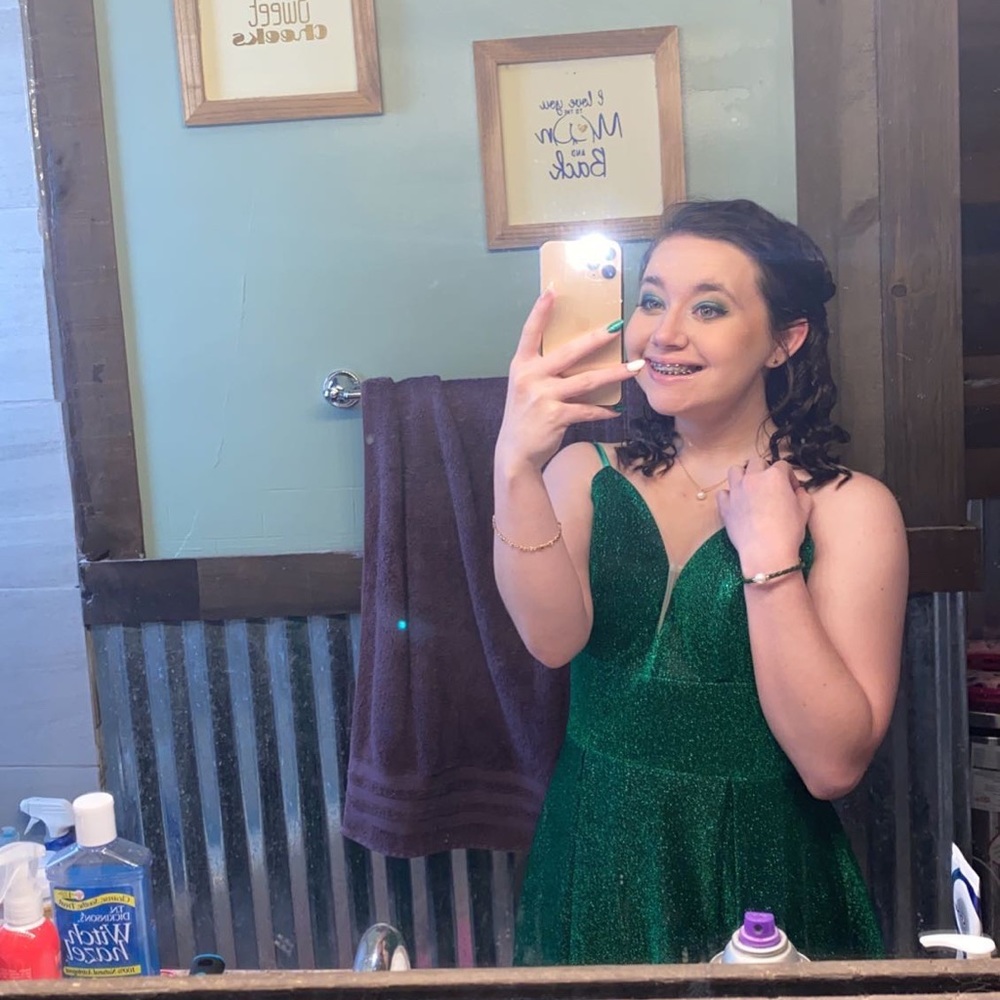 Beautiful green prom dress!